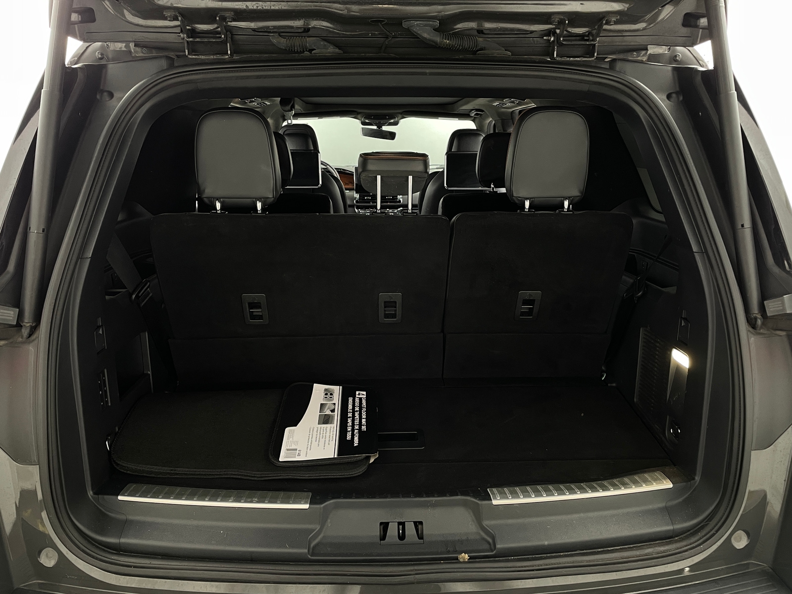 Thumbnail: 2022 Lincoln Navigator - 6