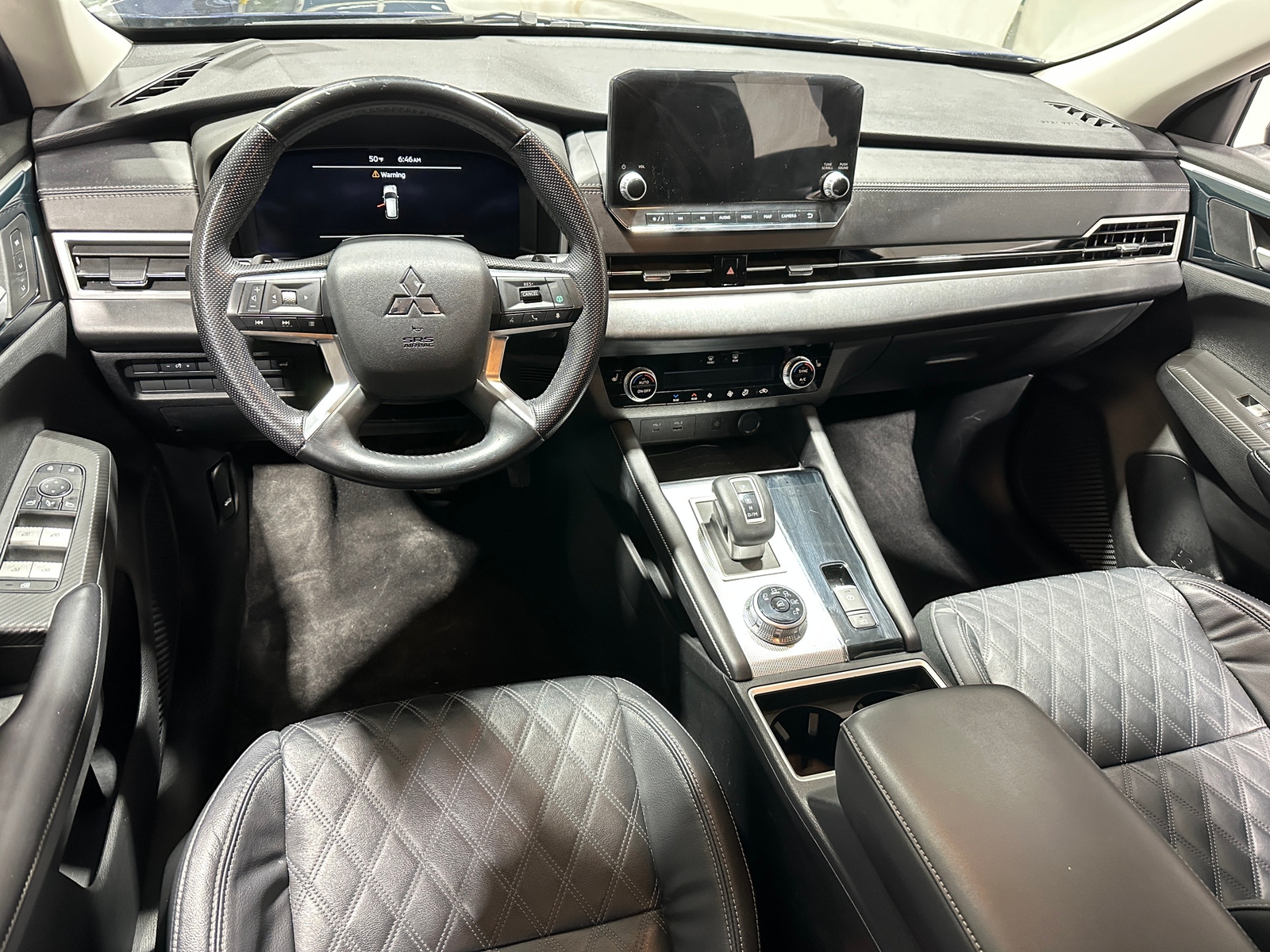 Thumbnail: 2022 Mitsubishi Outlander - 2