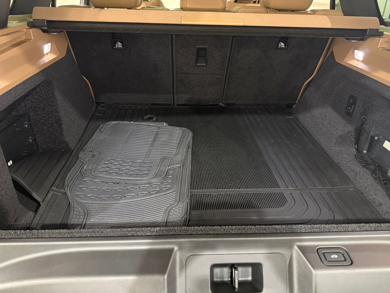 Thumbnail: 2023 Land Rover Range Rover - 6