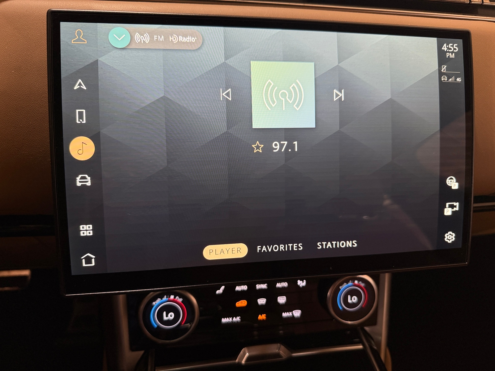 Thumbnail: 2023 Land Rover Range Rover - 3