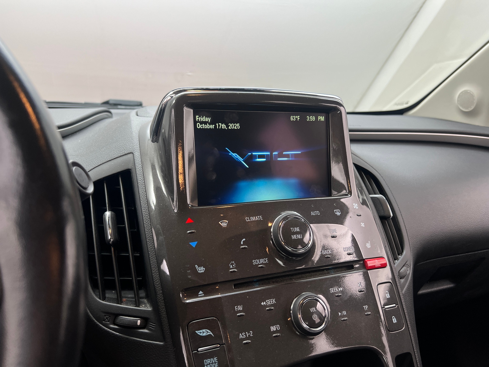 Thumbnail: 2014 Chevrolet Volt - 3