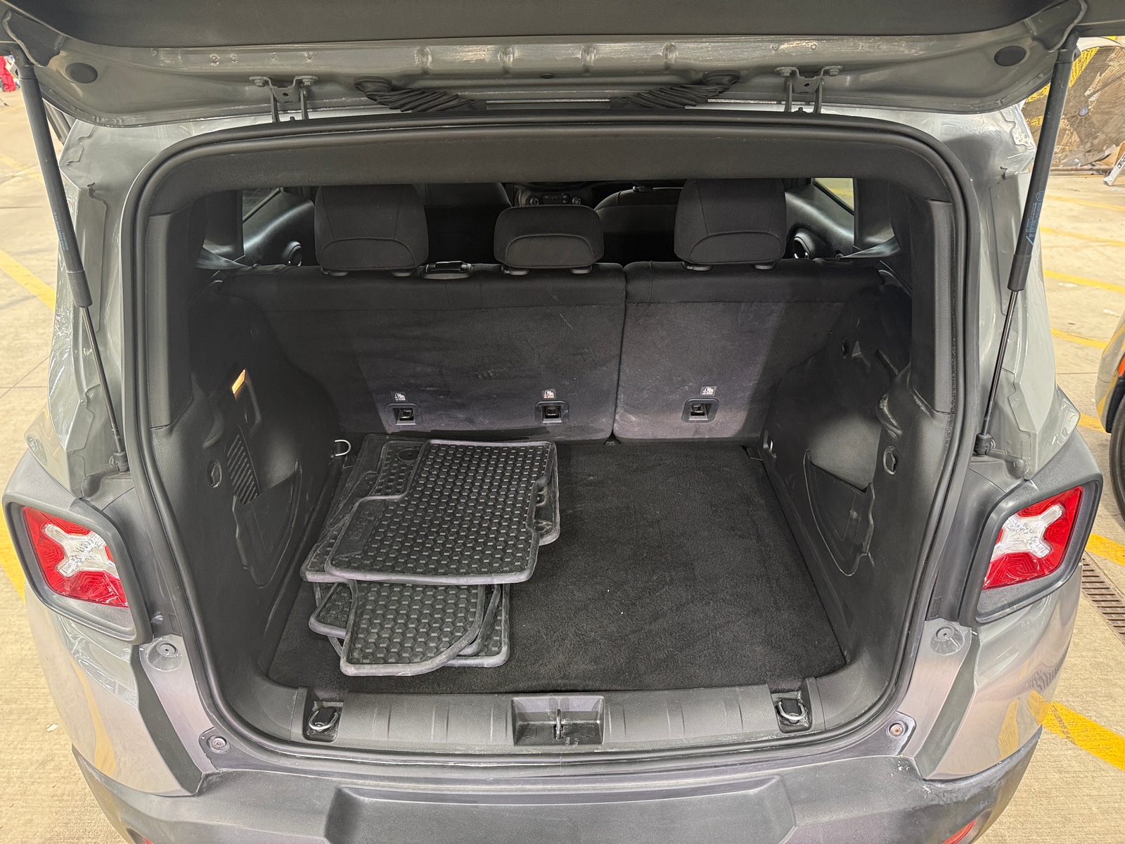 Thumbnail: 2022 Jeep Renegade - 6