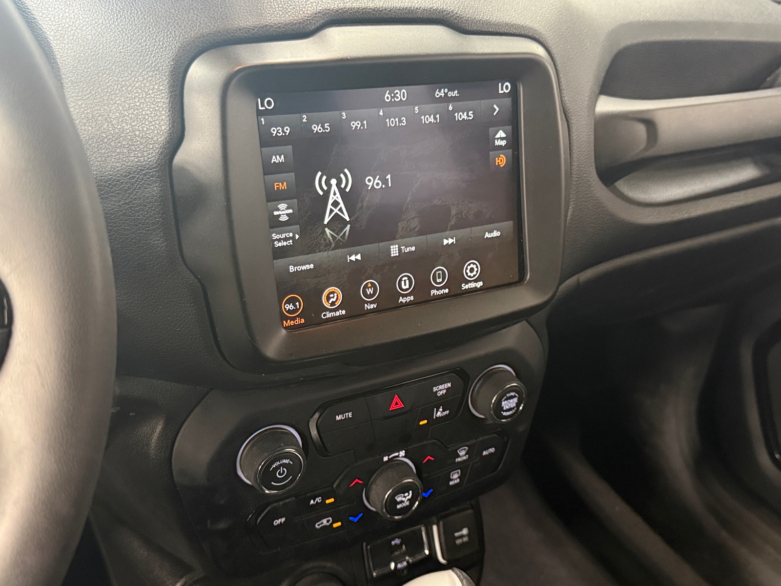 Thumbnail: 2022 Jeep Renegade - 3