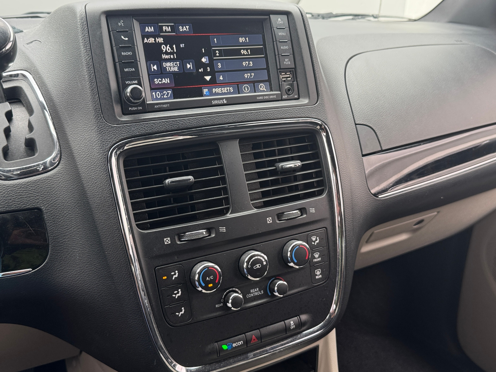 Thumbnail: 2017 Dodge Grand Caravan - 3