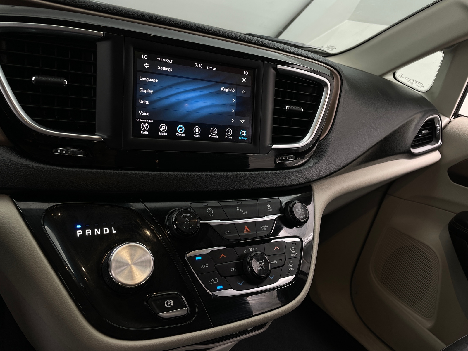 Thumbnail: 2019 Chrysler Pacifica - 3