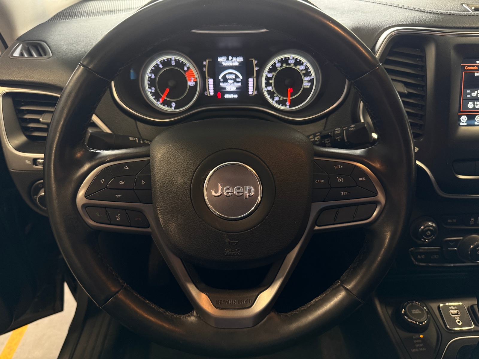 Thumbnail: 2021 Jeep Cherokee - 5