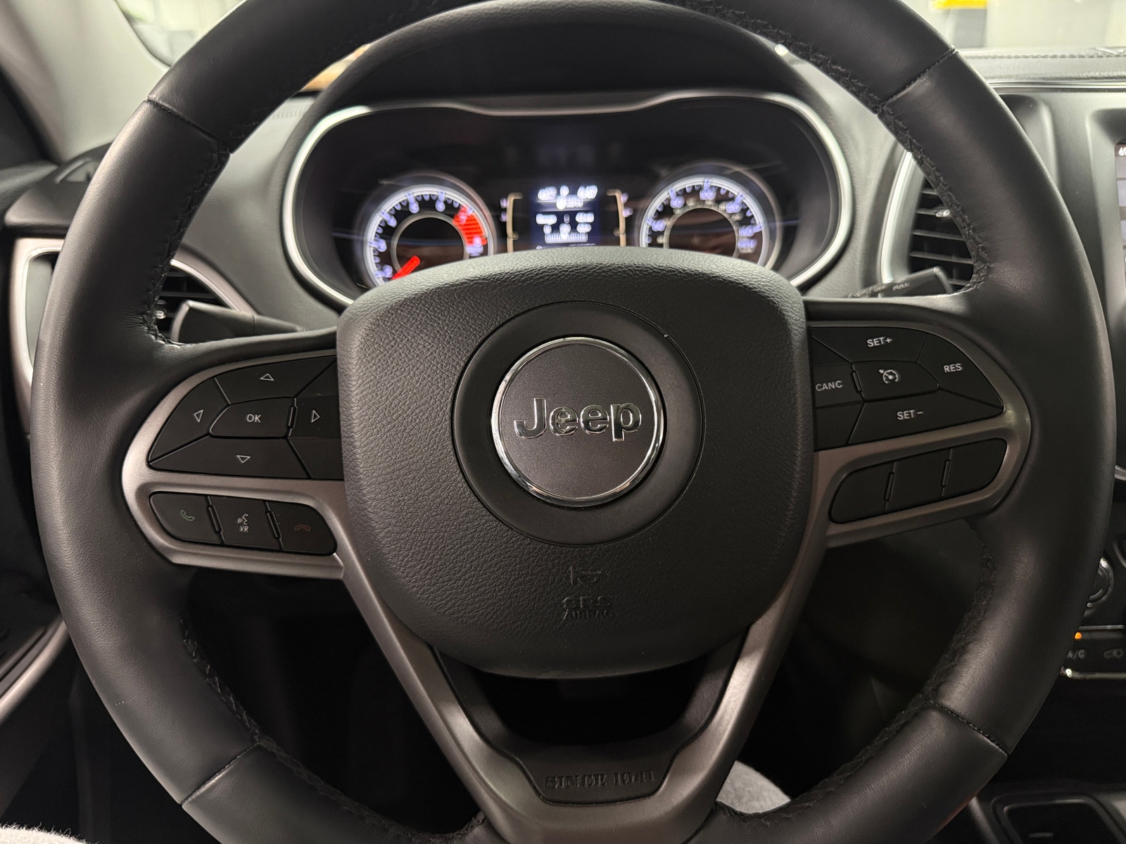 Thumbnail: 2019 Jeep Cherokee - 5