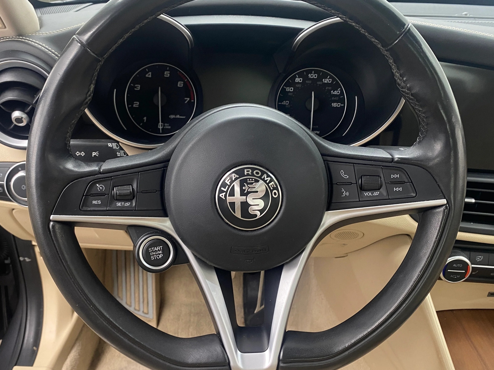 Thumbnail: 2018 Alfa Romeo Giulia - 4