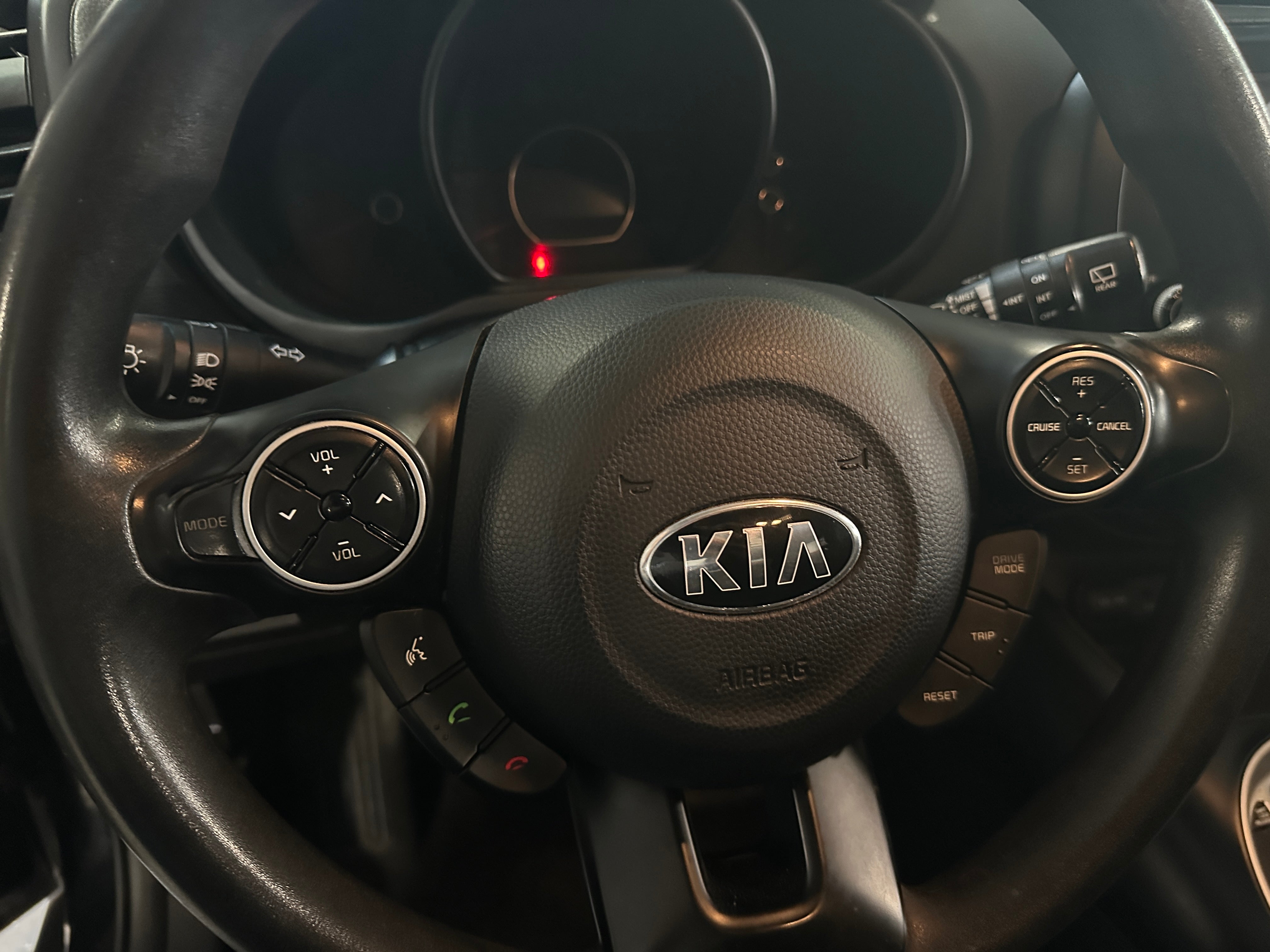 Used 2018 Kia Soul Base with VIN KNDJN2A21J7564766 for sale in Oak Creek, WI
