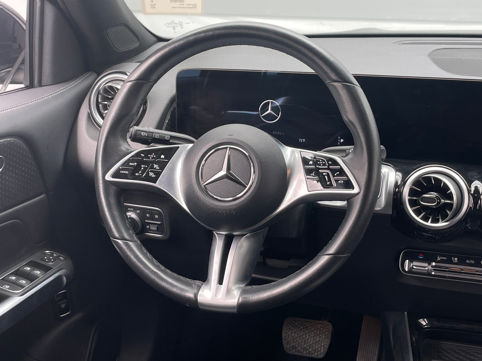 Thumbnail: 2024 Mercedes-Benz GLB - 4