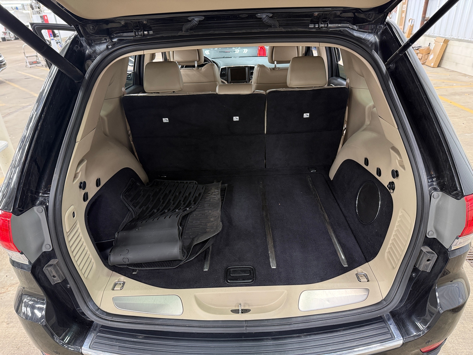 Thumbnail: 2015 Jeep Grand Cherokee - 6