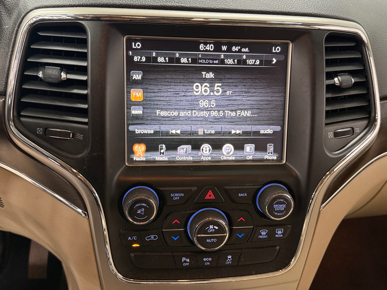 Thumbnail: 2015 Jeep Grand Cherokee - 3