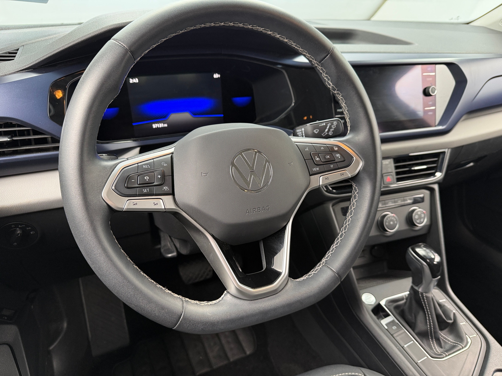 Thumbnail: 2022 Volkswagen Taos - 4