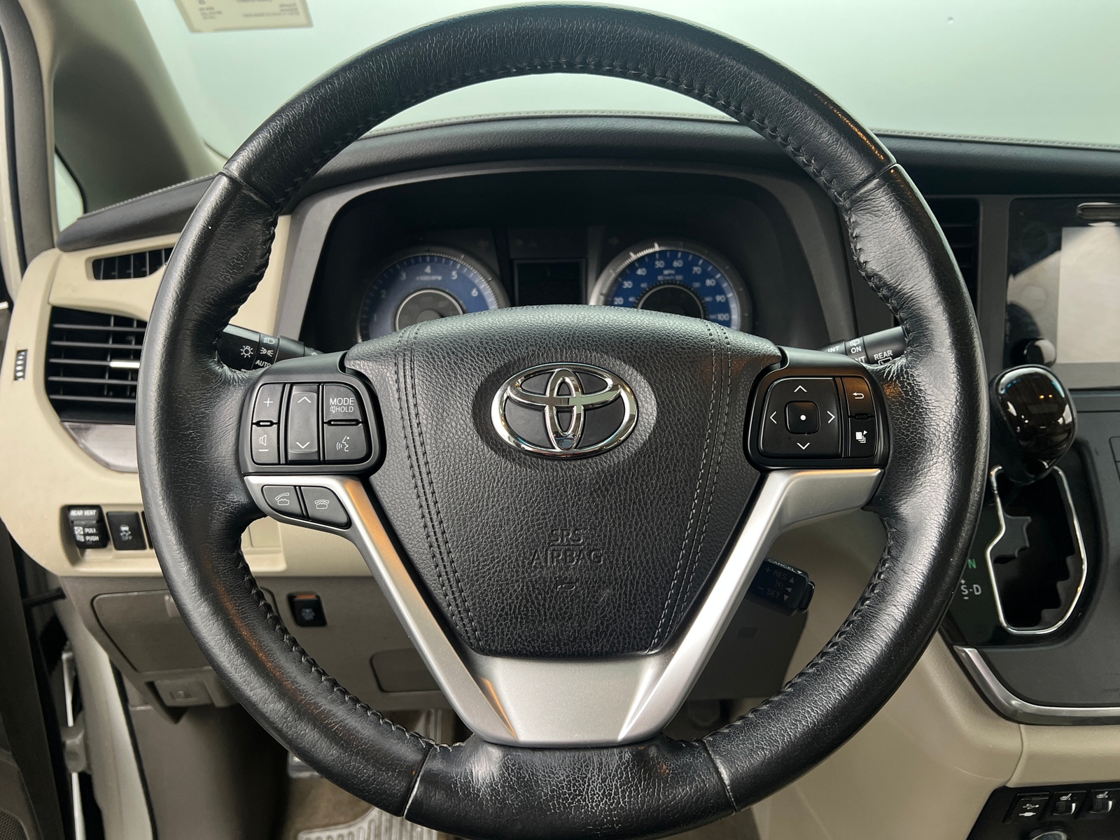 Thumbnail: 2015 Toyota Sienna - 4