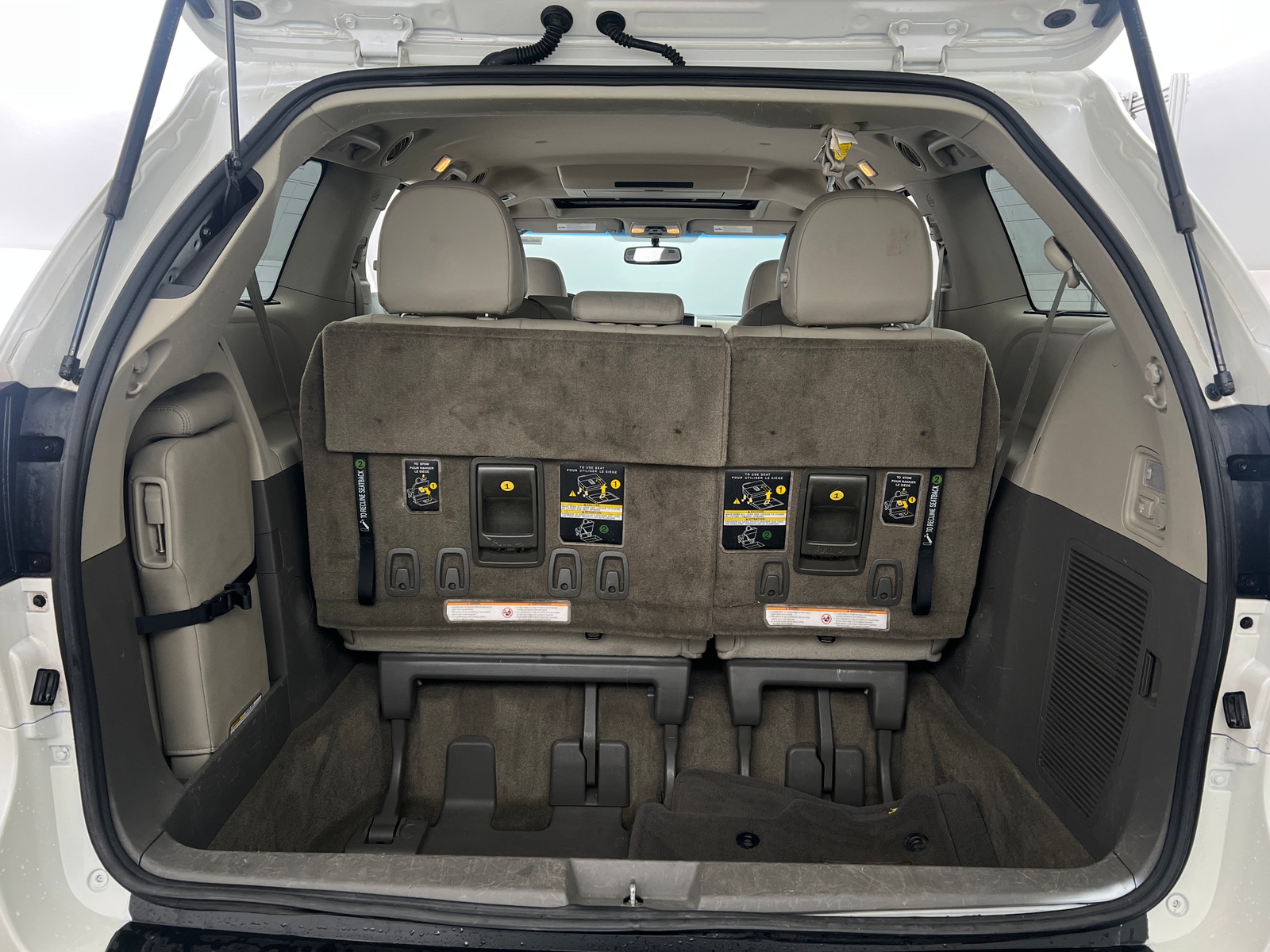 Thumbnail: 2015 Toyota Sienna - 6
