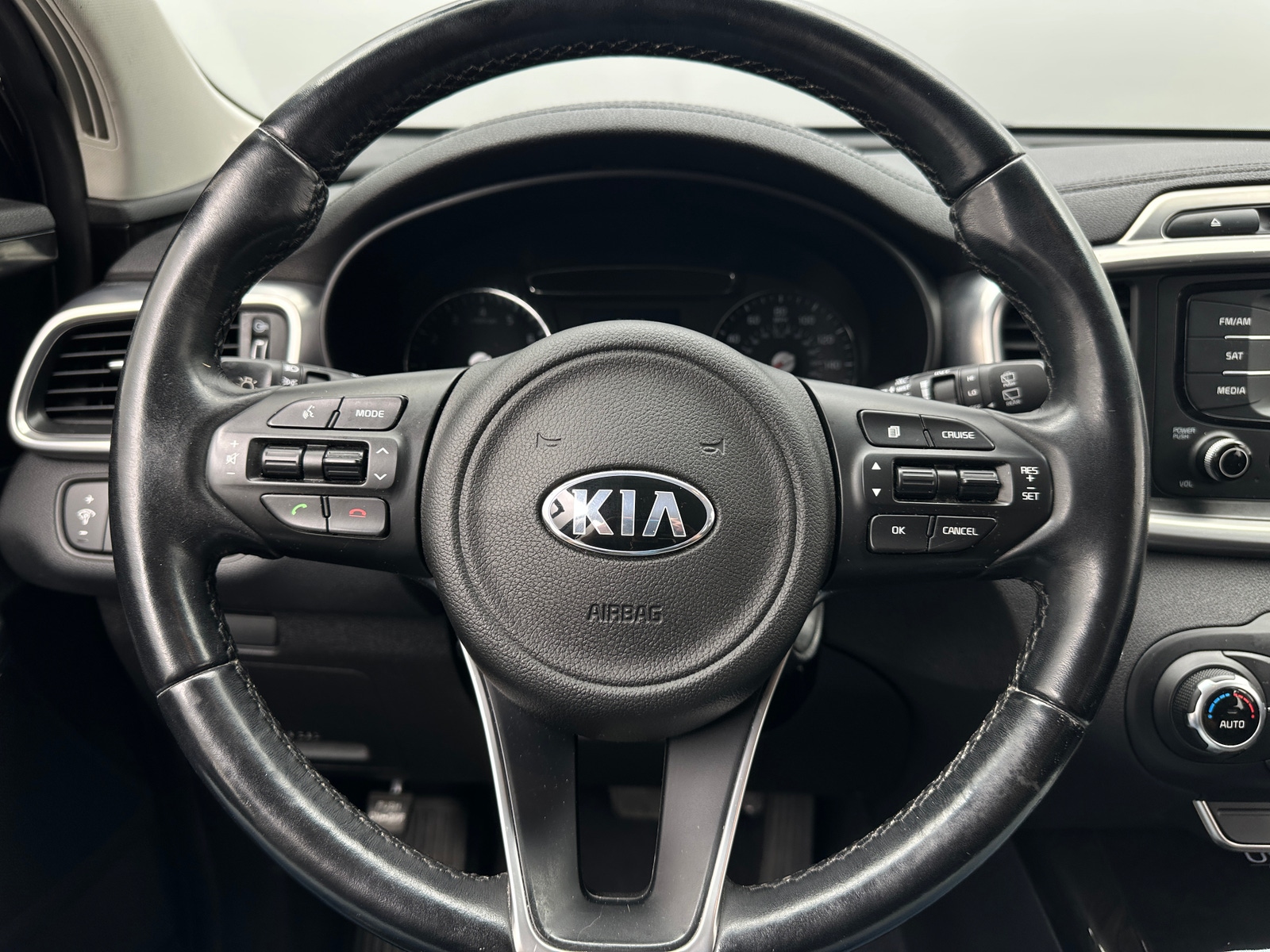 Thumbnail: 2016 Kia Sorento - 4