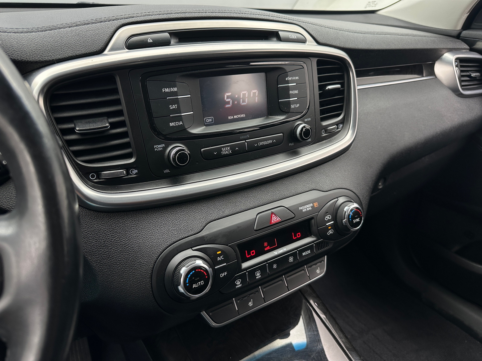 Thumbnail: 2016 Kia Sorento - 3