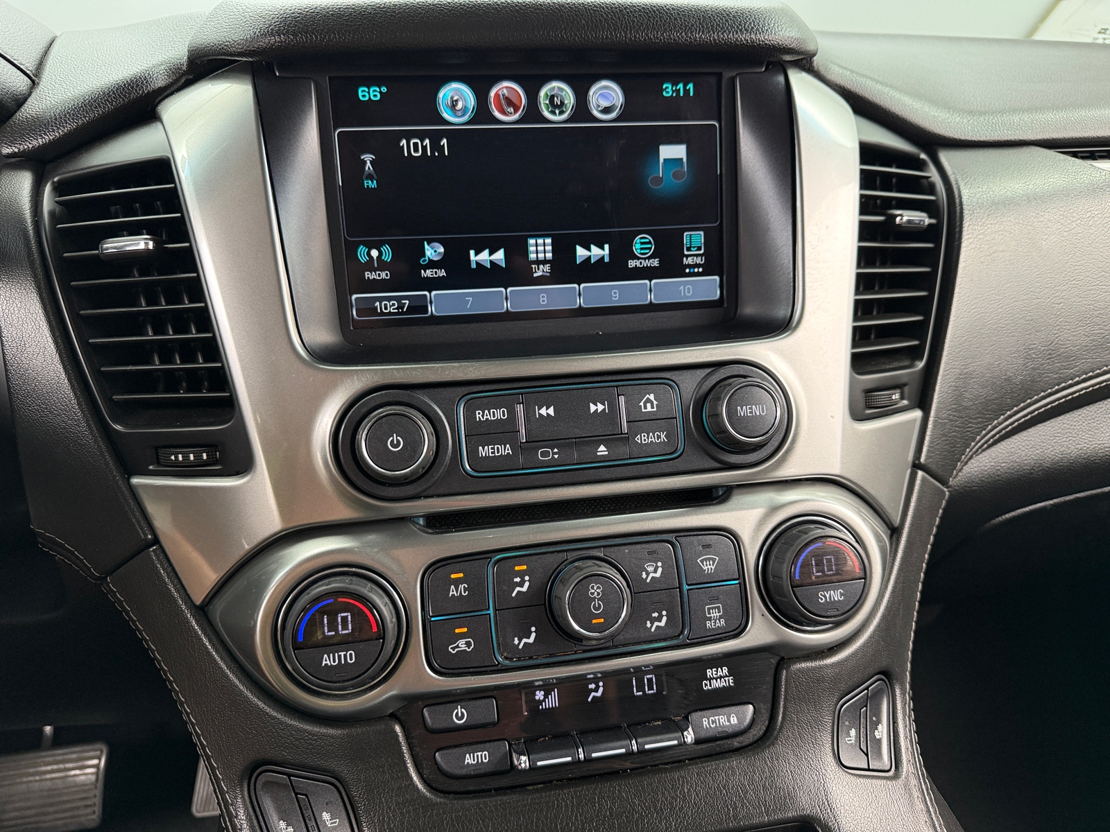 Thumbnail: 2019 Chevrolet Tahoe - 3