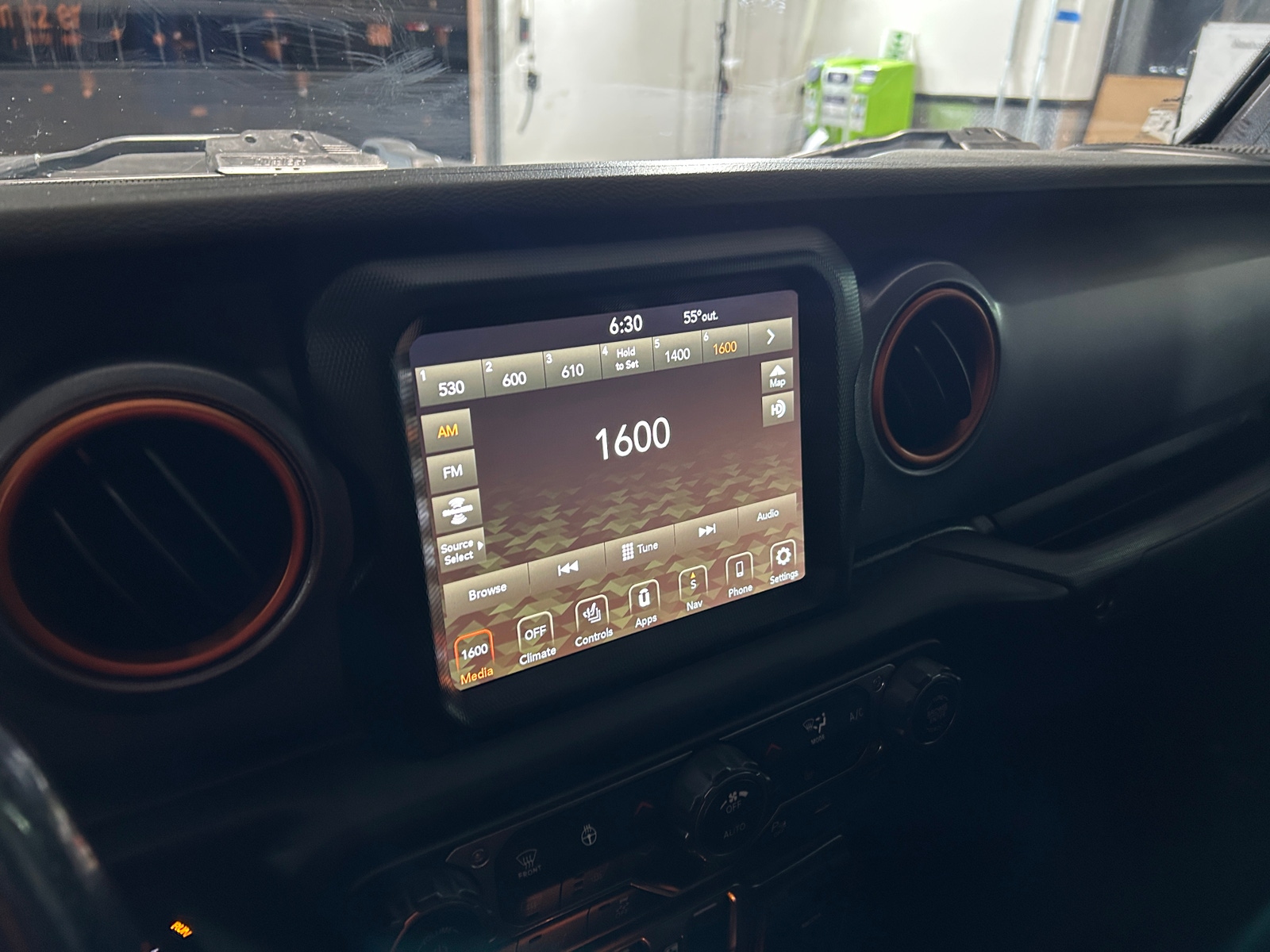 Thumbnail: 2021 Jeep Gladiator - 4