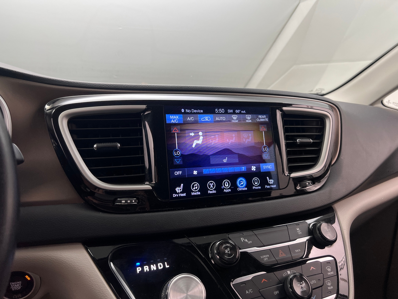 Thumbnail: 2017 Chrysler Pacifica - 3