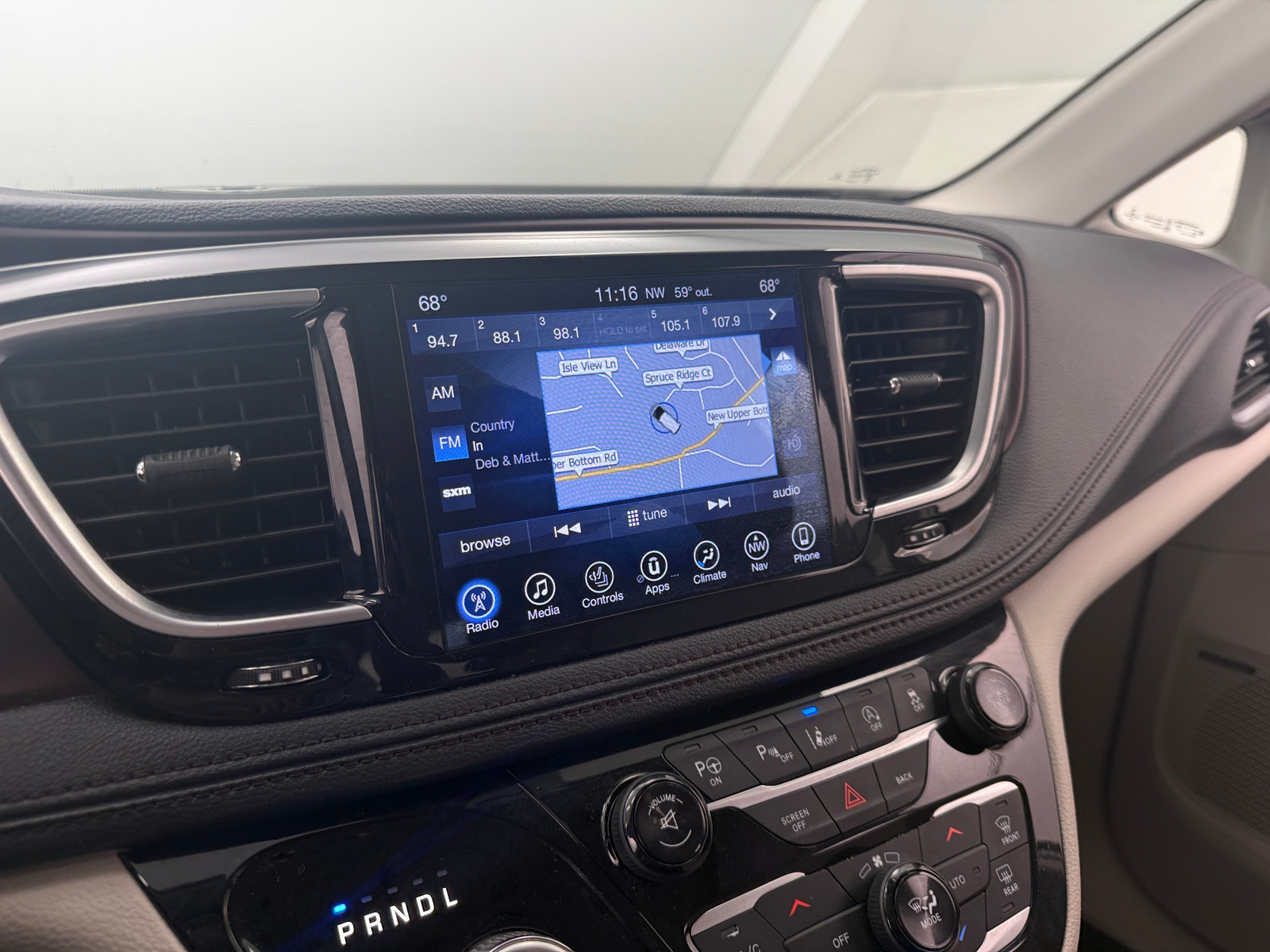 Thumbnail: 2017 Chrysler Pacifica - 3