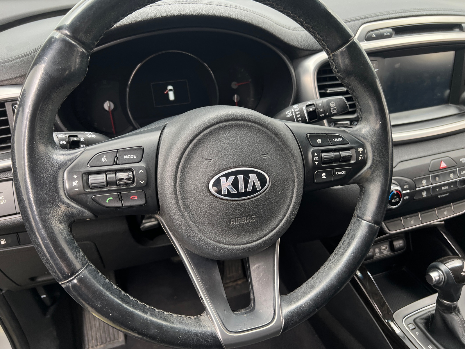 Thumbnail: 2017 Kia Sorento - 4