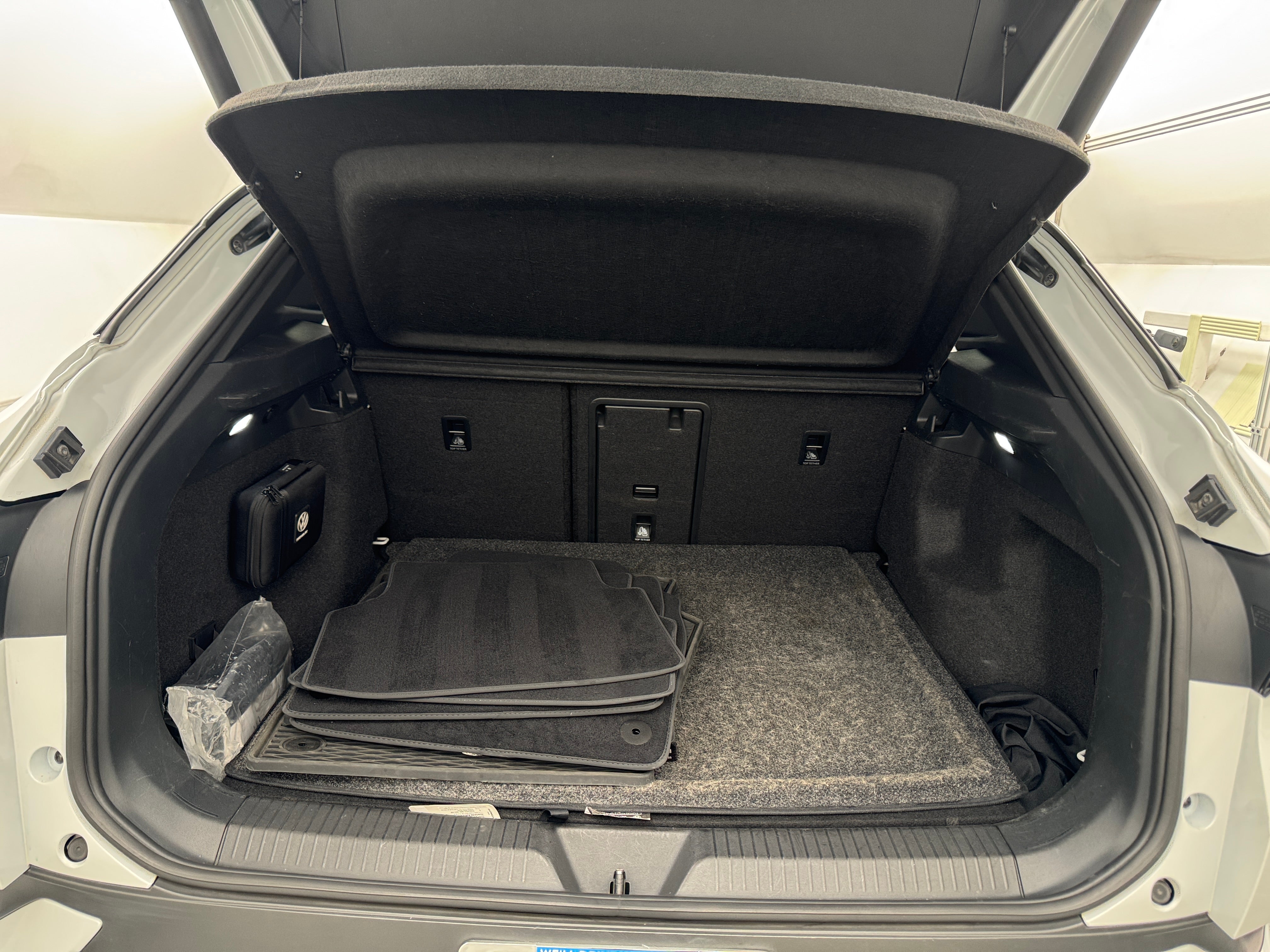 Used 2021 Volkswagen ID.4 PRO S with VIN WVGTMPE21MP037913 for sale in Oak Creek, WI