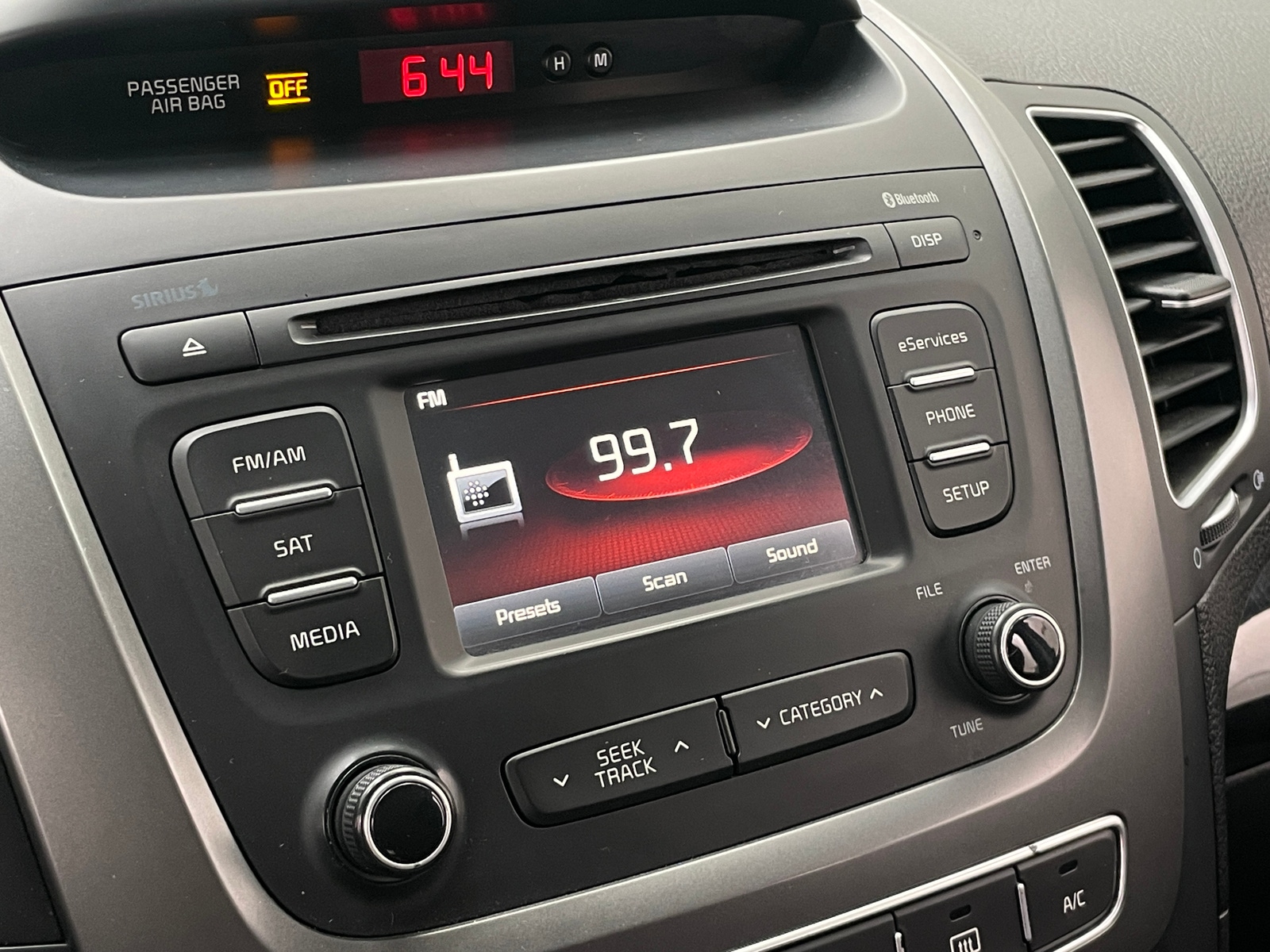 Thumbnail: 2015 Kia Sorento - 4