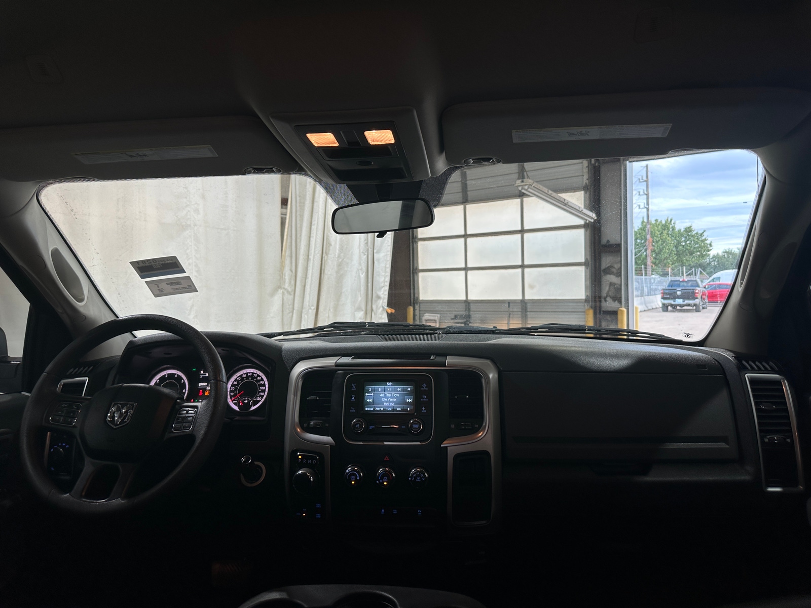 Thumbnail: 2020 RAM 1500 Classic - 3