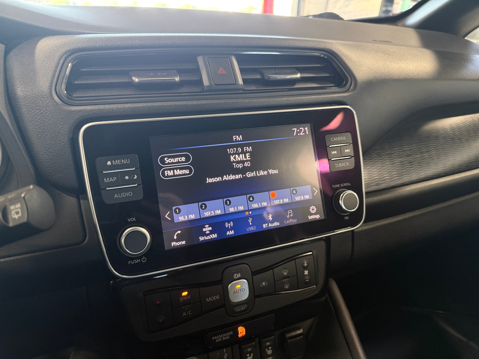 Thumbnail: 2022 Nissan Leaf - 4
