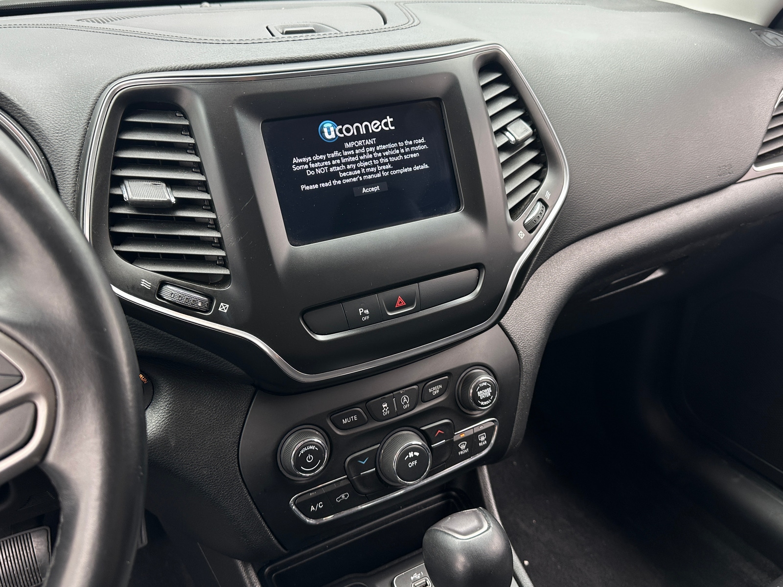 Thumbnail: 2019 Jeep Cherokee - 4
