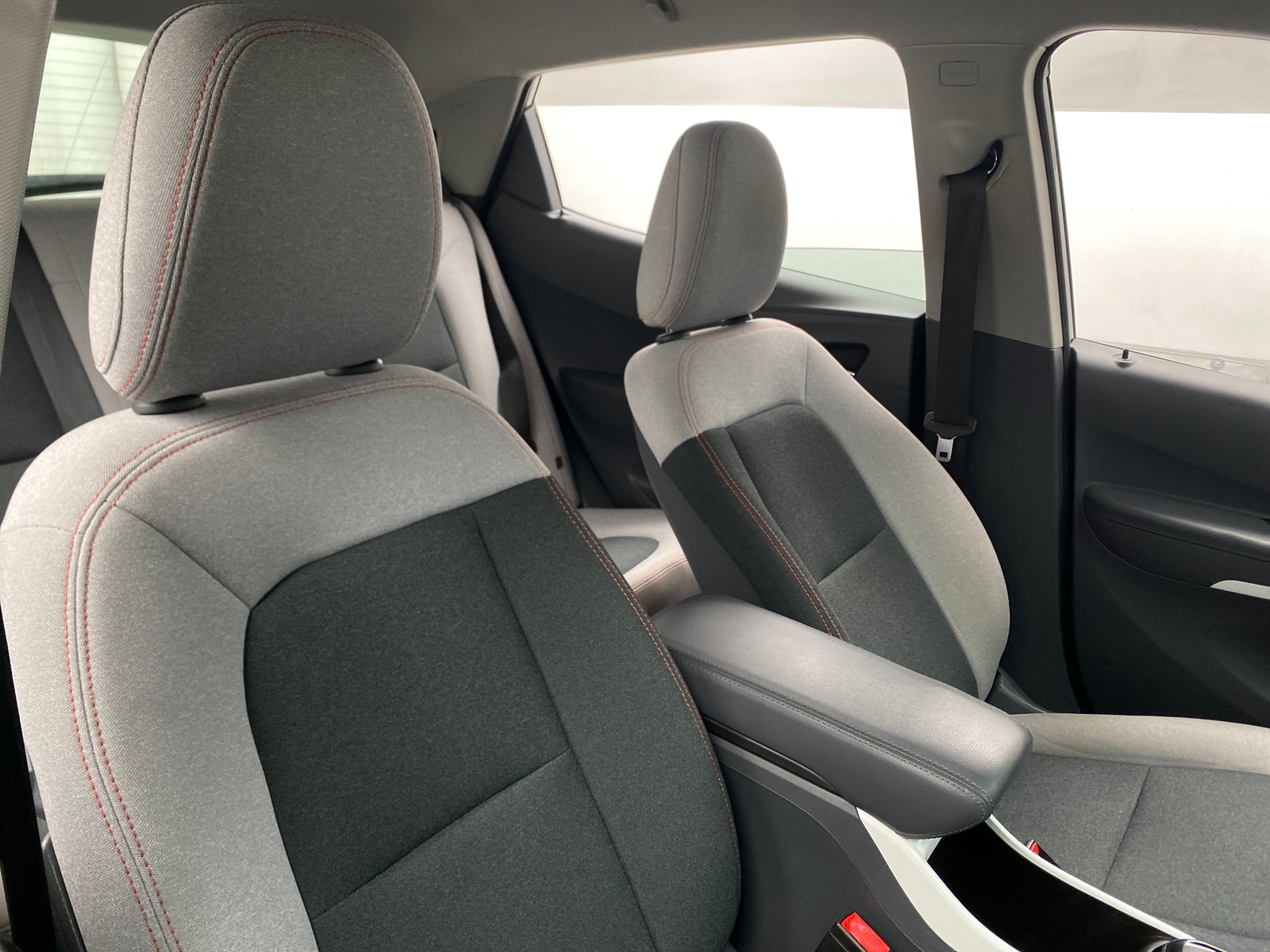 Thumbnail: 2017 Chevrolet Bolt EV - 2