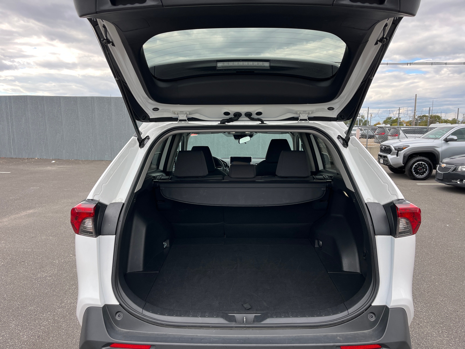 Thumbnail: 2025 Toyota RAV4 - 6