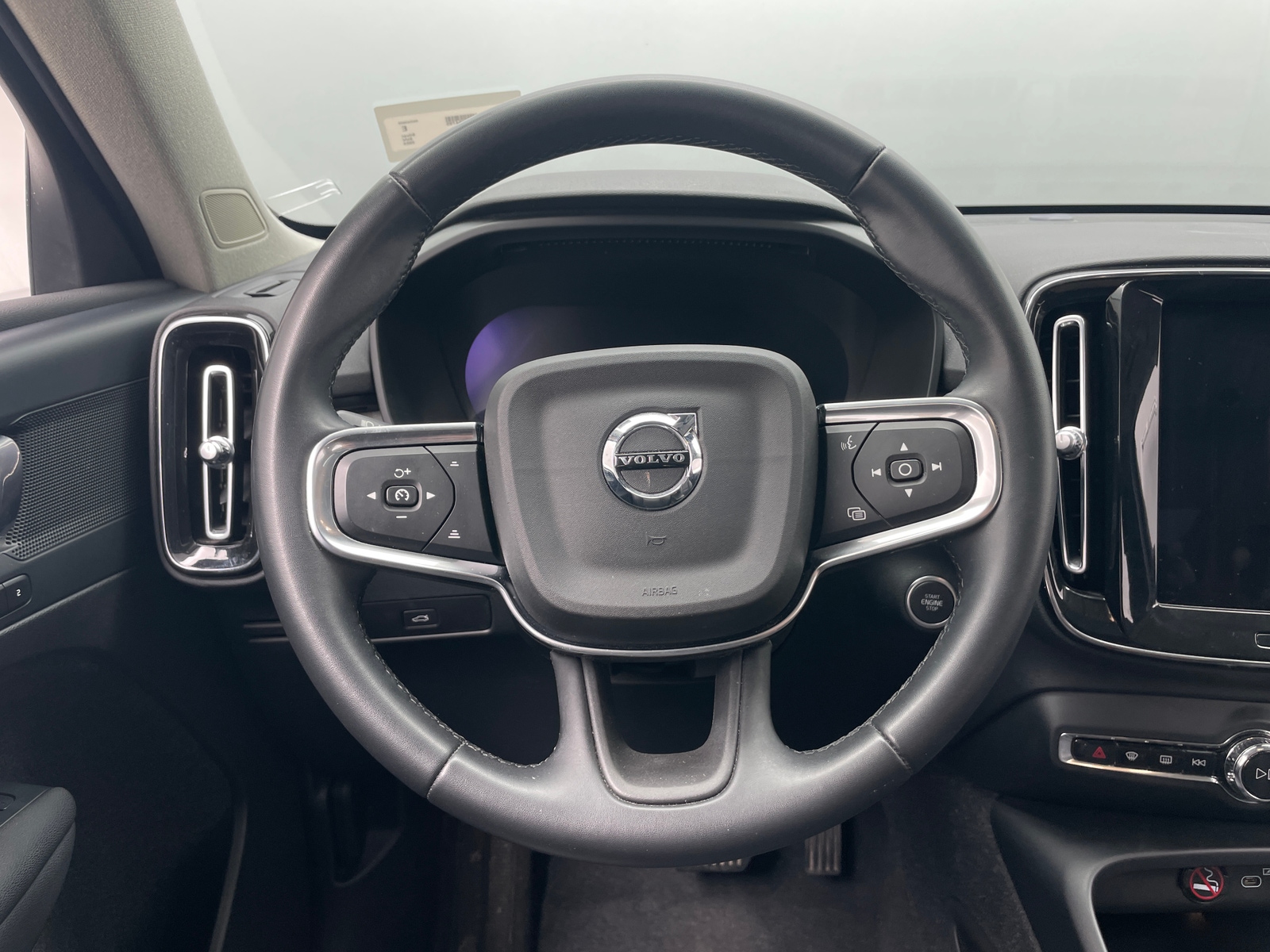 Thumbnail: 2024 Volvo XC40 - 4