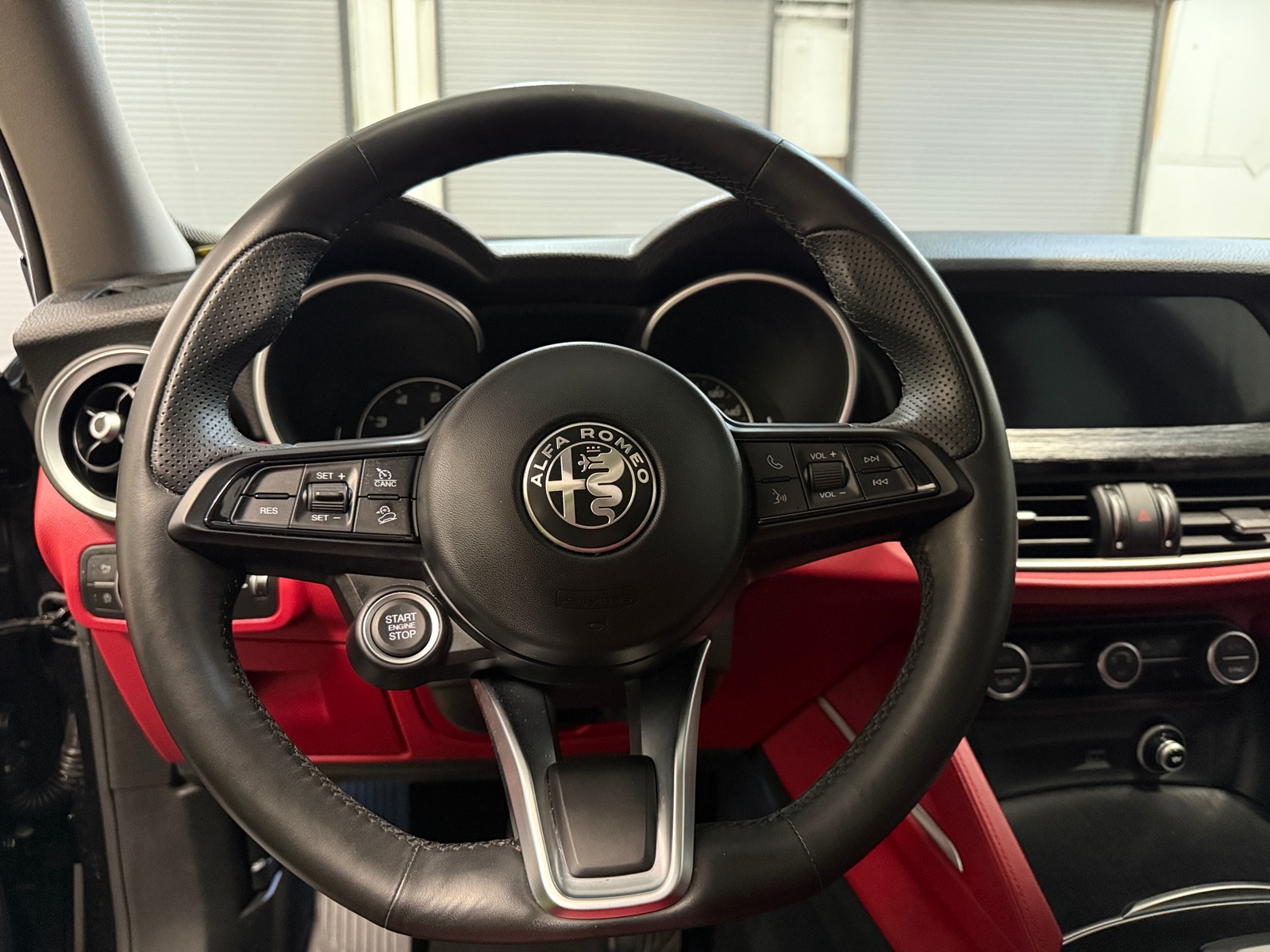 Thumbnail: 2020 Alfa Romeo Stelvio - 4