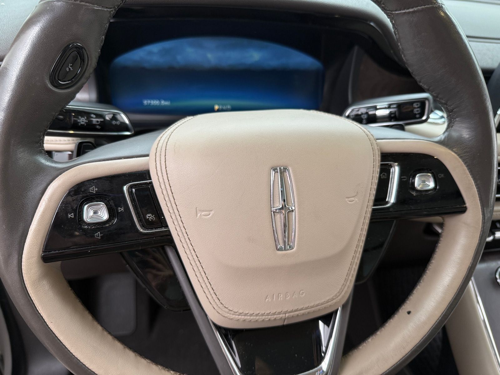 Thumbnail: 2021 Lincoln Aviator - 4