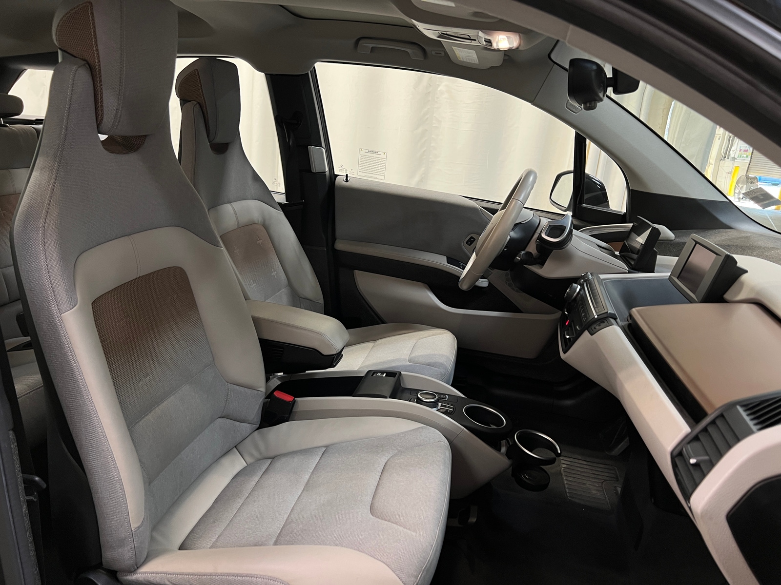 Thumbnail: 2019 BMW i3 - 2