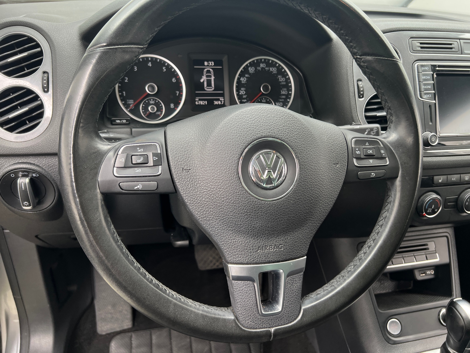 Thumbnail: 2017 Volkswagen Tiguan - 4