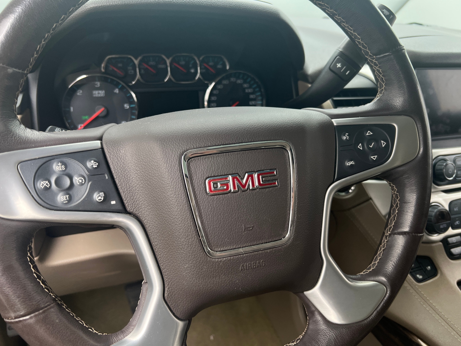 Thumbnail: 2018 GMC Yukon XL - 4