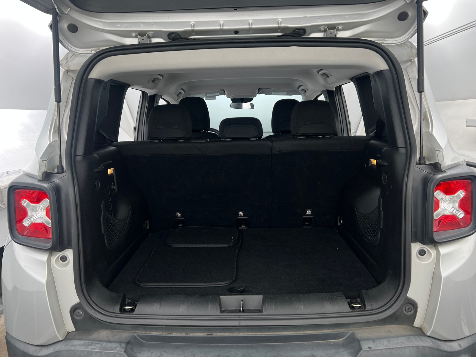 Thumbnail: 2016 Jeep Renegade - 7