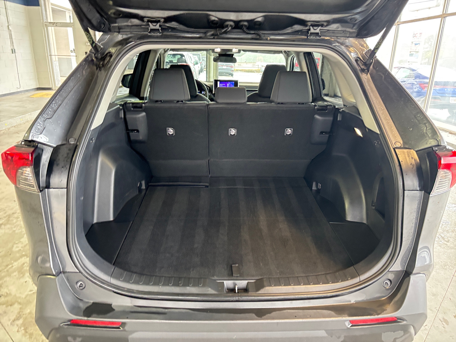 Thumbnail: 2025 Toyota RAV4 - 6