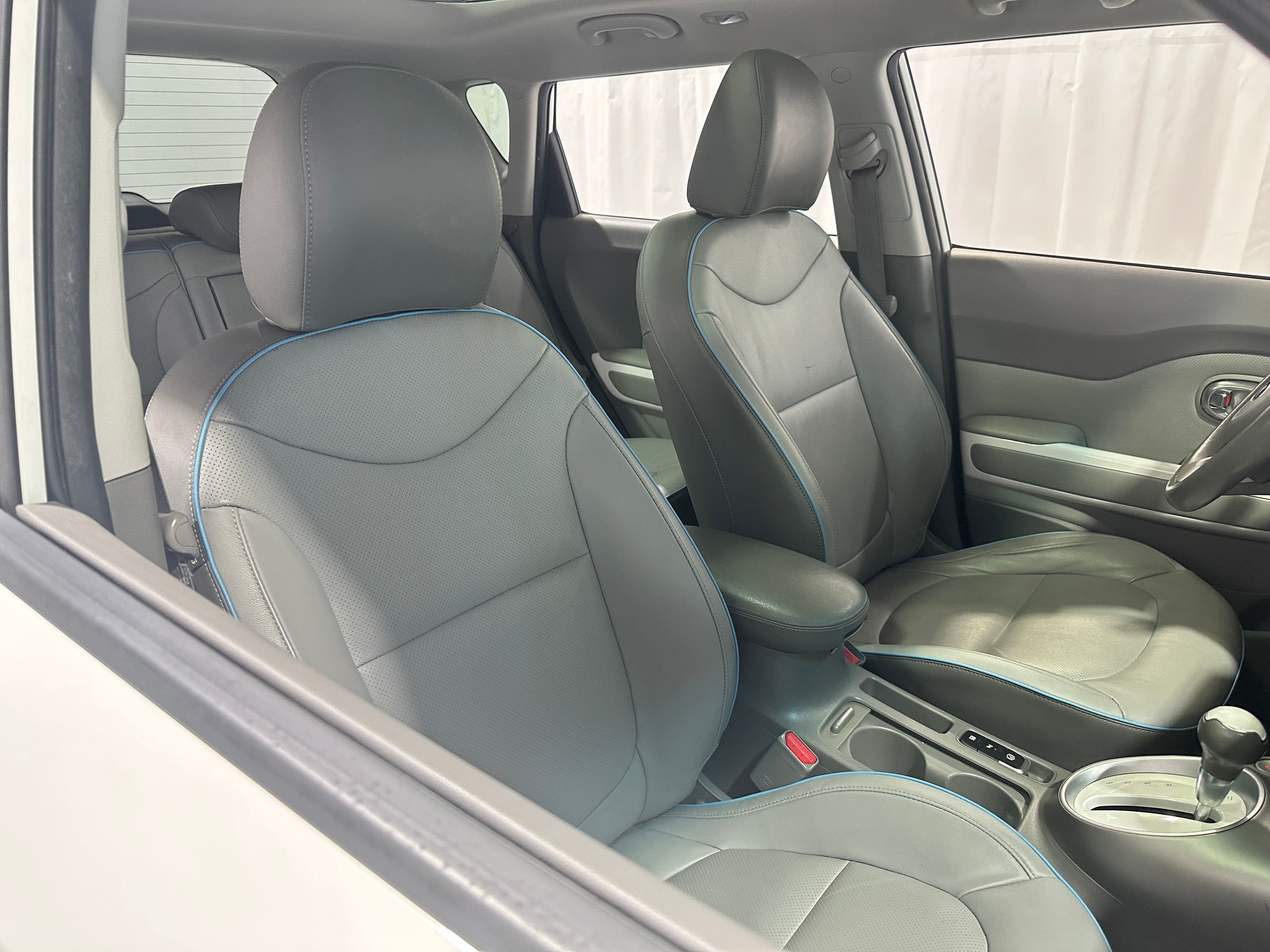 Used 2017 Kia Soul EV + with VIN KNDJX3AE3H7024596 for sale in Oak Creek, WI