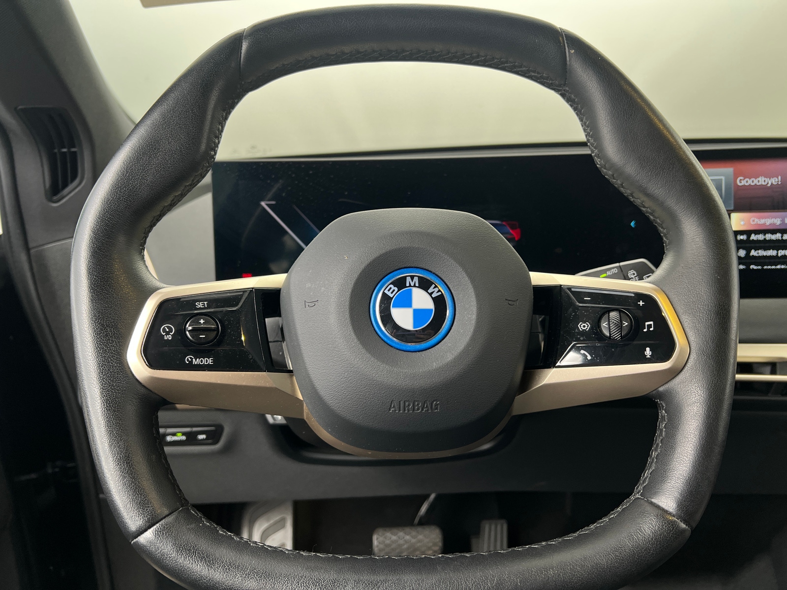 Thumbnail: 2022 BMW iX - 4