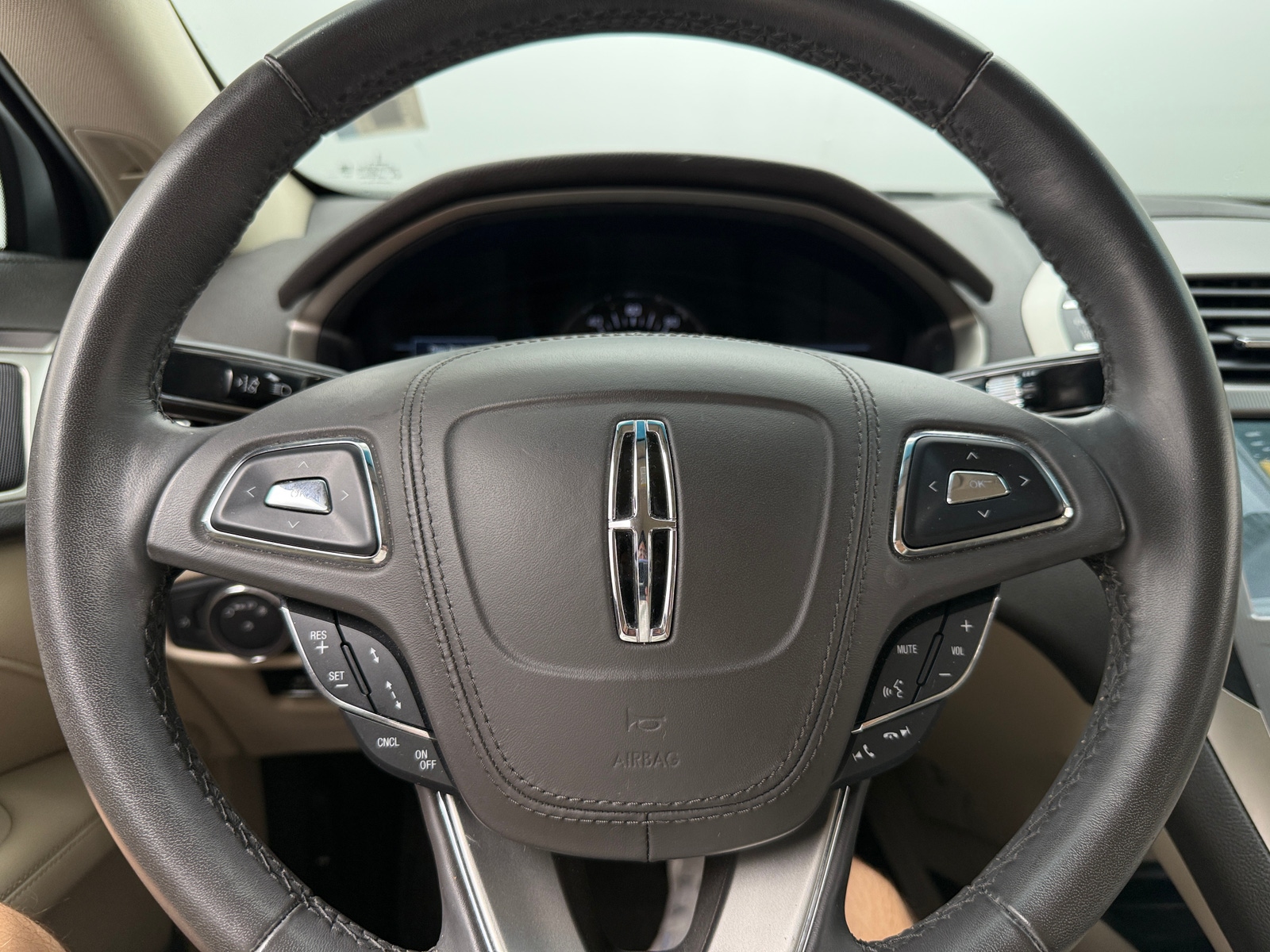 Thumbnail: 2019 Lincoln MKZ - 4