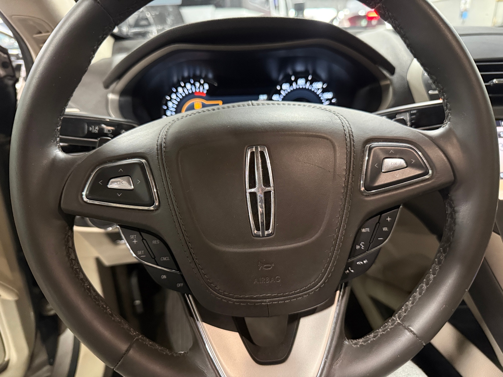 Thumbnail: 2019 Lincoln MKZ - 4