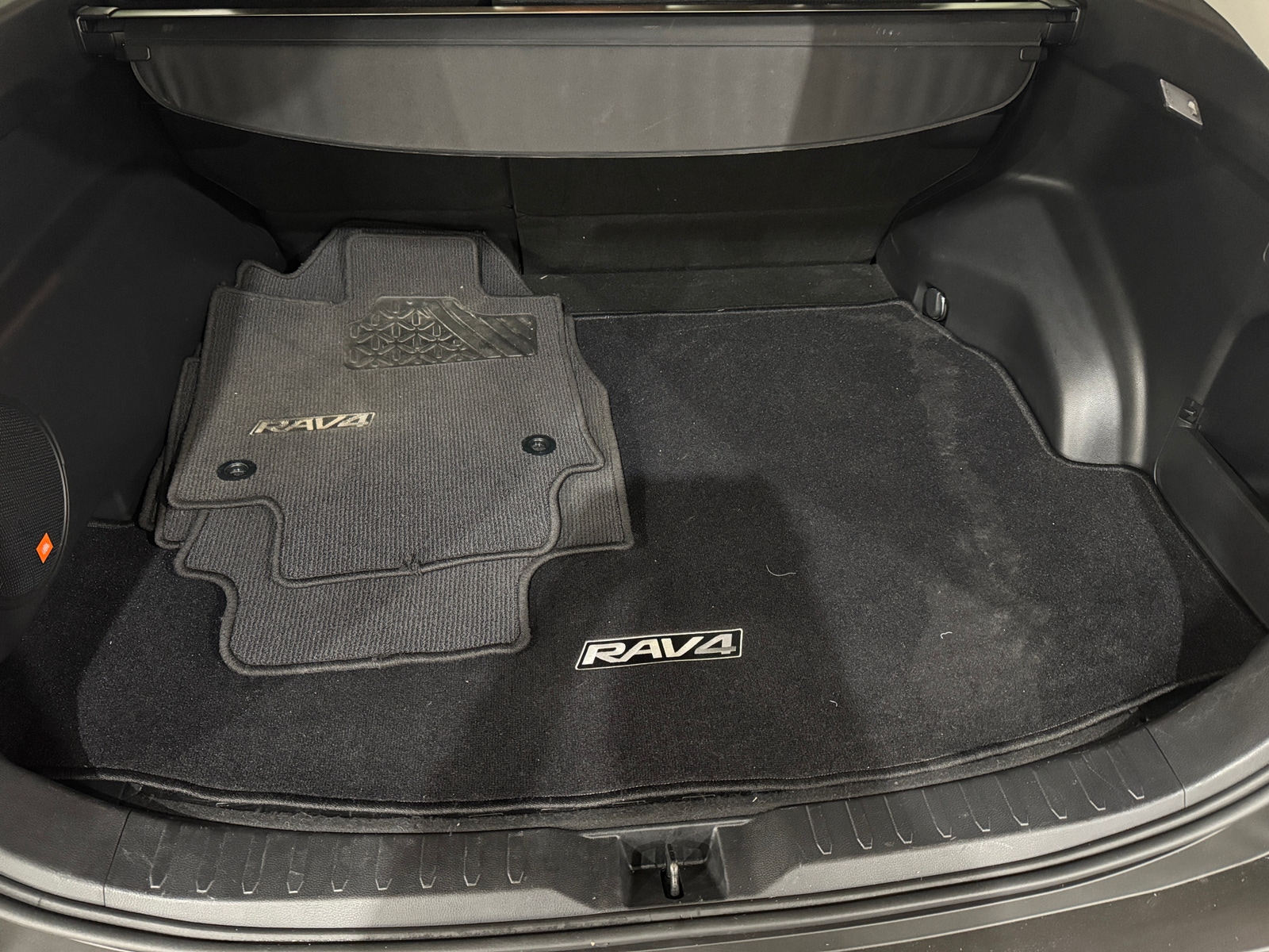 Thumbnail: 2019 Toyota RAV4 - 6