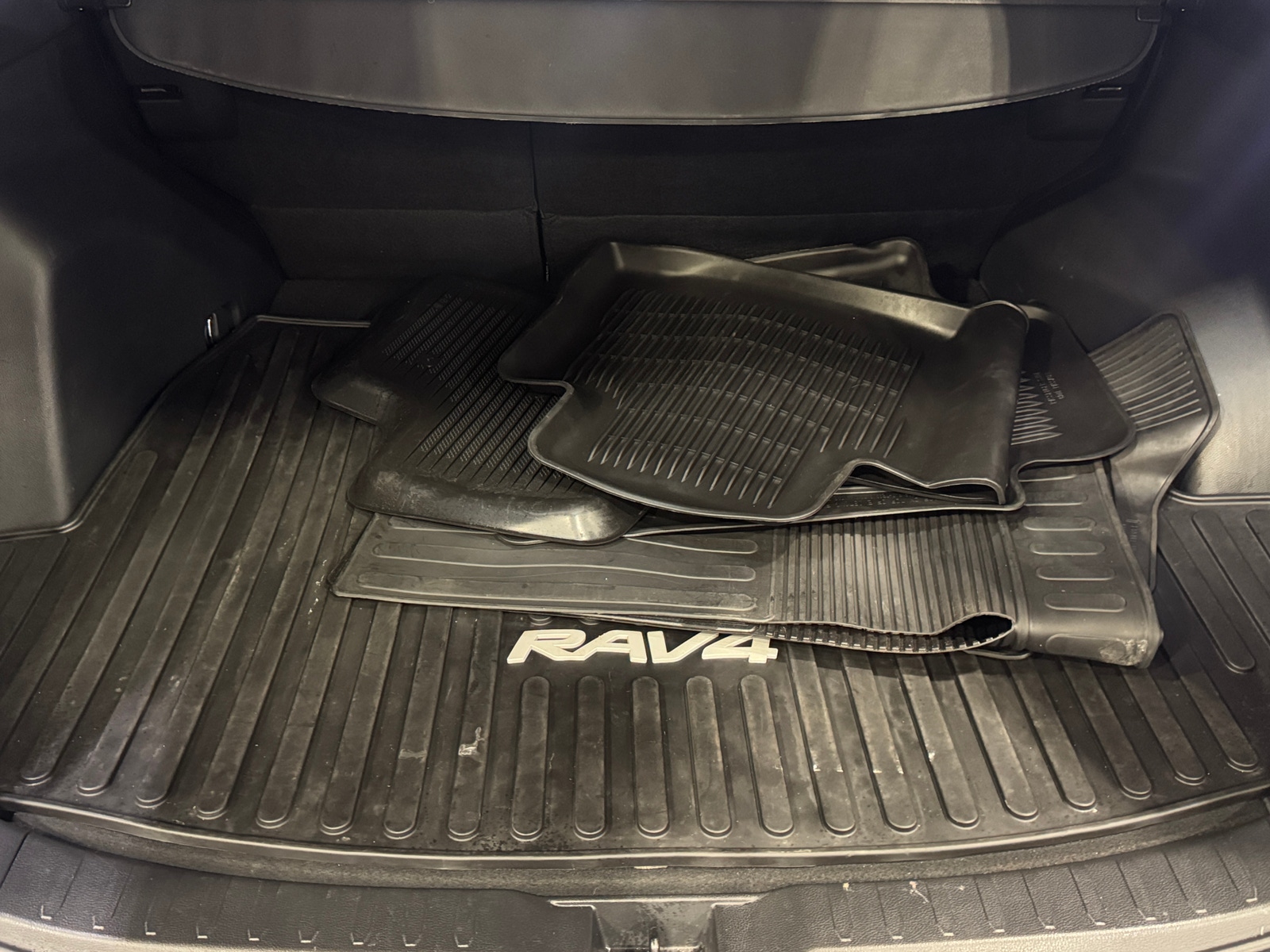 Thumbnail: 2022 Toyota RAV4 - 6