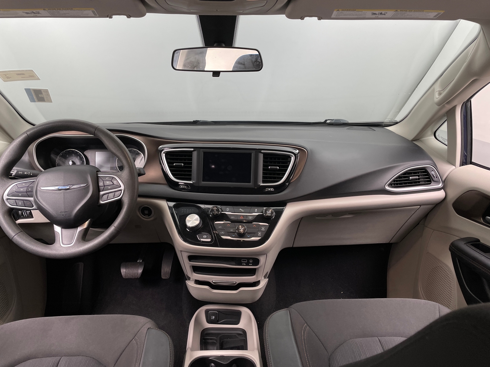 Thumbnail: 2018 Chrysler Pacifica - 3