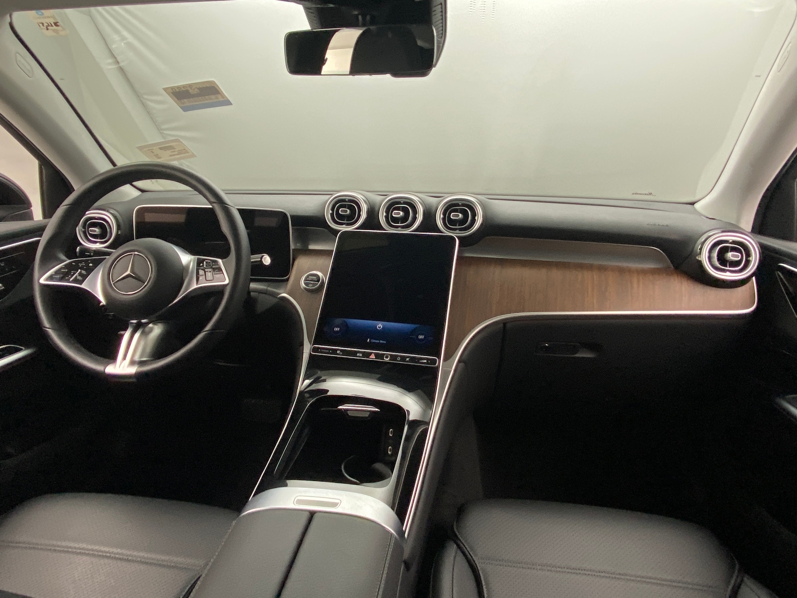 Thumbnail: 2025 Mercedes-Benz GLC - 2