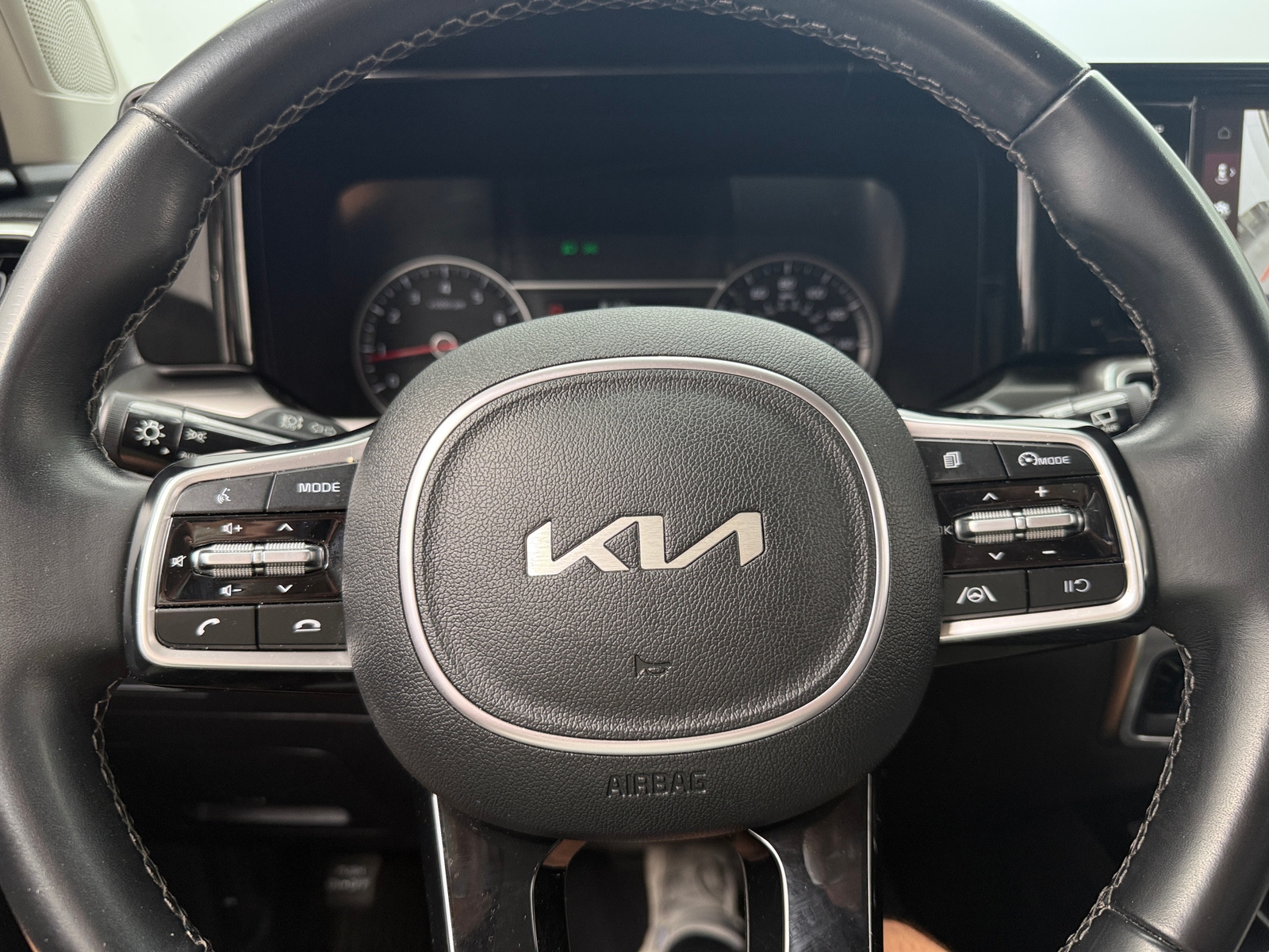 Thumbnail: 2022 Kia Sorento - 4